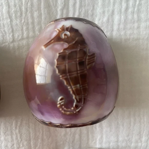 Unique Tiger Cowrie set of 4 napkin rings Palms, seahorse, dolphin and bird - Picture 5 of 11